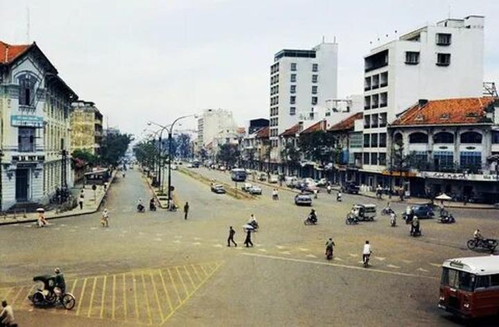 Hotspot Matrix và Ai bảo mặc váy đen mùa hè là nóng nực? Những bí quyết sau sẽ khiến bạn